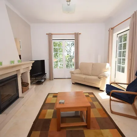 In Casais De Santa Helena