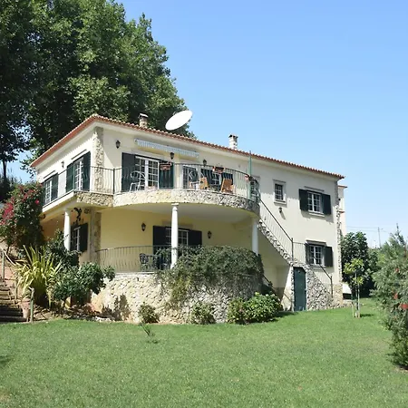 In Casais De Santa Helena *