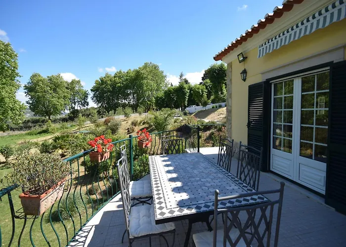 In Casais De Santa Helena * Carreiros