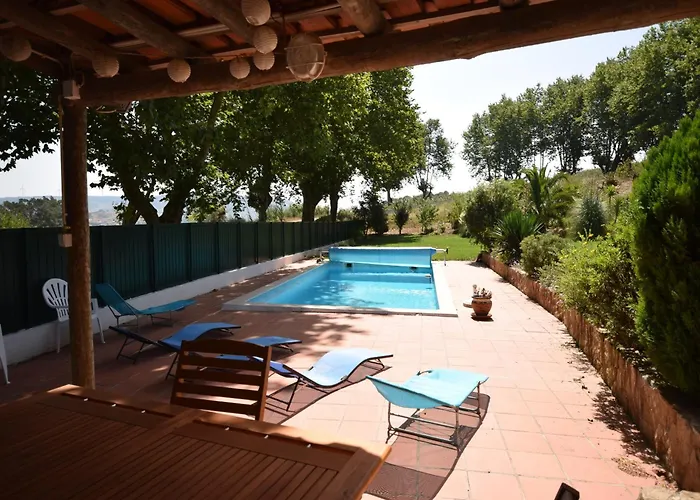 In Casais De Santa Helena